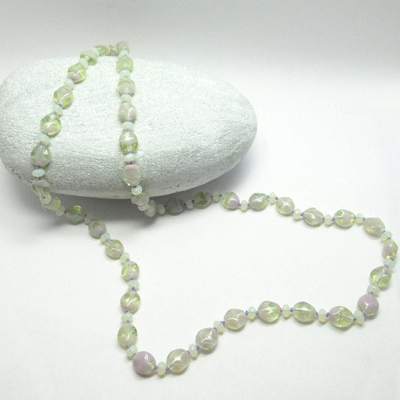 Uranium glass bead necklace - Picture 3 of 12